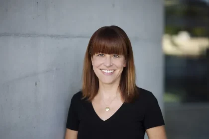 julia reuschenbach augen
