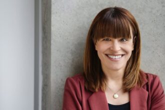 ist julia reuschenbach blind