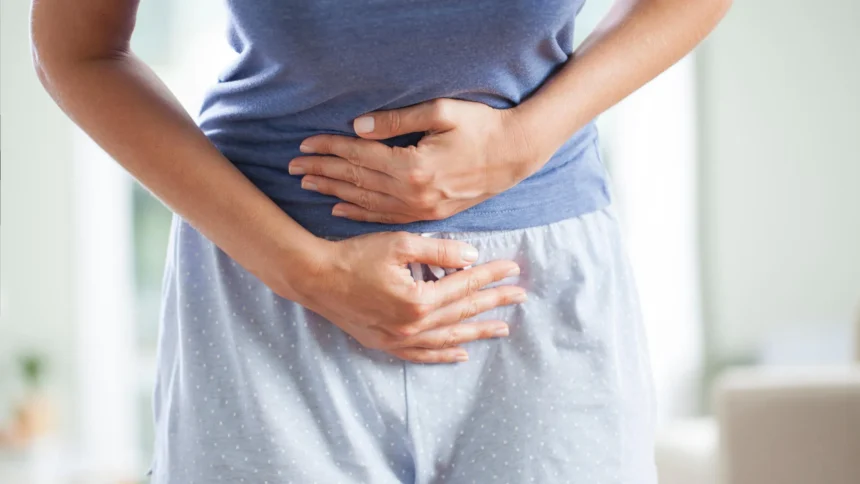 gewölbter unterbauch frau