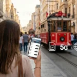 Sie nutzen eSIM Turkey zum ersten Mal? Lesen Sie dies, bevor Sie kaufen. Eine Reise in die Türkei kann spannend sein, aber ohne ordentliches Internet auch frustrierend. Mit eSIM bleibst du ganz einfach und effizient in Verbindung. Nach dem Packen und Buchen muss man sich als Nächstes überlegen, wie man dort Internet bekommt. Und da kommt eSIM ins Spiel. Wenn du zum ersten Mal eSIM Türkei kaufst, hast du wahrscheinlich ein paar Zweifel. Funktioniert es? Ist es schwierig? Was passiert, wenn ich auf den falschen Knopf drücke? Entspannen Sie sich. Es ist viel einfacher, als es klingt. Hier finden Sie eine vollständige Anleitung zur Verwendung von eSIM in der Türkei. Was ist eSIM in der Türkei? Wenn Sie zum ersten Mal eine eSIM kaufen, fragen Sie wahrscheinlich, was genau eine eSIM ist und wie sie in der Türkei funktioniert. Eine eSIM Türkei ist eine digitale SIM-Karte. Sie benötigen keine Plastik-SIM-Karte. Sie scannen einen QR-Code und Ihr Telefon verbindet sich mit einem lokalen Netzwerk in der Türkei. Sie funktioniert genau wie eine normale SIM-Karte. Sie erhalten mobiles Datenvolumen. Sie können WhatsApp, Google Maps, Instagram und YouTube nutzen. Einige Tarife ermöglichen auch die gemeinsame Nutzung von Hotspots. Viele Reisende entscheiden sich für eine eSIM, weil sie damit Zeit am Flughafen sparen. Außerdem müssen Sie nicht in langen Schlangen am Flughafen stehen und benötigen keine Kopie Ihres Reisepasses, die in den meisten Fällen erforderlich sind. Und das Beste daran ist, dass Sie sie vor Ihrer Abreise zu Hause installieren können, während Sie Ihre Haupt-SIM-Karte in Ihrem Telefon behalten. Einfache Einrichtung in wenigen Minuten So überprüfen Sie, ob Ihr Telefon eSIM unterstützt Überprüfen Sie vor dem Kauf die Einstellungen Ihres Telefons. Wenn Sie ein iPhone haben Gehen Sie zu Einstellungen → Mobile Daten → eSIM hinzufügen. Wenn Sie diese Option sehen, unterstützt Ihr Telefon eSIM. Auf Android Gehen Sie zu Einstellungen → Netzwerk → SIM-Manager. Wenn Sie „eSIM hinzufügen” sehen, ist Ihr Gerät bereit. Neuere Modelle von Marken wie Apple und Samsung unterstützen in der Regel eSIM. So kaufen und aktivieren Sie eine eSIM für die Türkei Der Kauf einer eSIM ist ganz einfach. Sie können Ihren eSIM-Tarif für die Türkei in nur wenigen Schritten aktivieren. Schritt 1: Wählen Sie einen Datentarif Wählen Sie in einem ersten Schritt einen Tarif entsprechend Ihrer Reisedauer aus. Für eine Reise von 5 bis 7 Tagen reichen oft 5 GB bis 10 GB aus. Schritt 2: QR-Code erhalten Nach der Bezahlung erhalten Sie einen QR-Code per E-Mail. Schritt 3: Scannen und installieren Scannen Sie den Code in Ihren Telefoneinstellungen. Befolgen Sie die Schritte. Schritt 4: Datenroaming aktivieren Sobald Sie in der Türkei gelandet sind, schalten Sie die eSIM ein und aktivieren Sie das Datenroaming. Ihre eSIM Türkei sollte sich innerhalb weniger Minuten verbinden. In der Regel funktioniert Ihre eSIM in fast jeder Stadt. In Großstädten wie Istanbul und Antalya ist die Netzabdeckung gut. Sie können ohne Probleme surfen, Daten hochladen und navigieren. In abgelegenen Bergregionen kann das Signal jedoch schwächer sein. Dies ist bei jedem Netz normal. Häufige Anfängerfehler Wenn Sie ein neuer eSIM-Nutzer sind, vermeiden Sie diese wenigen Fehler, die ich oft beobachtet habe: Den Tarif zu früh installieren und vor der Reise aktivieren. Die QR-E-Mail löschen. Vergessen Sie, die Datenverbindung der heimischen SIM-Karte zu deaktivieren. Datenroaming nicht aktivieren. Es handelt sich hierbei um kleine Einstellungsfehler, keine schwerwiegenden Probleme. Bei korrekter Einrichtung funktioniert eSIM Turkey reibungslos und unauffällig. Abschließende Gedanken Reisen sind schon mit vielen Details verbunden. Flüge, Hotels, Transport, Währung. Das Internet sollte nicht noch ein weiterer Stressfaktor sein. Wenn Sie sich vor Ihrer Abreise vorbereiten, wird eSIM Turkey zu einem der einfachsten Aspekte Ihrer Reise. Überprüfen Sie noch heute Ihr Smartphone. Wählen Sie einen sinnvollen Datentarif. Installieren Sie ihn sorgfältig und landen Sie in der Türkei mit funktionierendem Internet – und einer Sorge weniger.