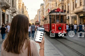 Sie nutzen eSIM Turkey zum ersten Mal? Lesen Sie dies, bevor Sie kaufen. Eine Reise in die Türkei kann spannend sein, aber ohne ordentliches Internet auch frustrierend. Mit eSIM bleibst du ganz einfach und effizient in Verbindung. Nach dem Packen und Buchen muss man sich als Nächstes überlegen, wie man dort Internet bekommt. Und da kommt eSIM ins Spiel. Wenn du zum ersten Mal eSIM Türkei kaufst, hast du wahrscheinlich ein paar Zweifel. Funktioniert es? Ist es schwierig? Was passiert, wenn ich auf den falschen Knopf drücke? Entspannen Sie sich. Es ist viel einfacher, als es klingt. Hier finden Sie eine vollständige Anleitung zur Verwendung von eSIM in der Türkei. Was ist eSIM in der Türkei? Wenn Sie zum ersten Mal eine eSIM kaufen, fragen Sie wahrscheinlich, was genau eine eSIM ist und wie sie in der Türkei funktioniert. Eine eSIM Türkei ist eine digitale SIM-Karte. Sie benötigen keine Plastik-SIM-Karte. Sie scannen einen QR-Code und Ihr Telefon verbindet sich mit einem lokalen Netzwerk in der Türkei. Sie funktioniert genau wie eine normale SIM-Karte. Sie erhalten mobiles Datenvolumen. Sie können WhatsApp, Google Maps, Instagram und YouTube nutzen. Einige Tarife ermöglichen auch die gemeinsame Nutzung von Hotspots. Viele Reisende entscheiden sich für eine eSIM, weil sie damit Zeit am Flughafen sparen. Außerdem müssen Sie nicht in langen Schlangen am Flughafen stehen und benötigen keine Kopie Ihres Reisepasses, die in den meisten Fällen erforderlich sind. Und das Beste daran ist, dass Sie sie vor Ihrer Abreise zu Hause installieren können, während Sie Ihre Haupt-SIM-Karte in Ihrem Telefon behalten. Einfache Einrichtung in wenigen Minuten So überprüfen Sie, ob Ihr Telefon eSIM unterstützt Überprüfen Sie vor dem Kauf die Einstellungen Ihres Telefons. Wenn Sie ein iPhone haben Gehen Sie zu Einstellungen → Mobile Daten → eSIM hinzufügen. Wenn Sie diese Option sehen, unterstützt Ihr Telefon eSIM. Auf Android Gehen Sie zu Einstellungen → Netzwerk → SIM-Manager. Wenn Sie „eSIM hinzufügen” sehen, ist Ihr Gerät bereit. Neuere Modelle von Marken wie Apple und Samsung unterstützen in der Regel eSIM. So kaufen und aktivieren Sie eine eSIM für die Türkei Der Kauf einer eSIM ist ganz einfach. Sie können Ihren eSIM-Tarif für die Türkei in nur wenigen Schritten aktivieren. Schritt 1: Wählen Sie einen Datentarif Wählen Sie in einem ersten Schritt einen Tarif entsprechend Ihrer Reisedauer aus. Für eine Reise von 5 bis 7 Tagen reichen oft 5 GB bis 10 GB aus. Schritt 2: QR-Code erhalten Nach der Bezahlung erhalten Sie einen QR-Code per E-Mail. Schritt 3: Scannen und installieren Scannen Sie den Code in Ihren Telefoneinstellungen. Befolgen Sie die Schritte. Schritt 4: Datenroaming aktivieren Sobald Sie in der Türkei gelandet sind, schalten Sie die eSIM ein und aktivieren Sie das Datenroaming. Ihre eSIM Türkei sollte sich innerhalb weniger Minuten verbinden. In der Regel funktioniert Ihre eSIM in fast jeder Stadt. In Großstädten wie Istanbul und Antalya ist die Netzabdeckung gut. Sie können ohne Probleme surfen, Daten hochladen und navigieren. In abgelegenen Bergregionen kann das Signal jedoch schwächer sein. Dies ist bei jedem Netz normal. Häufige Anfängerfehler Wenn Sie ein neuer eSIM-Nutzer sind, vermeiden Sie diese wenigen Fehler, die ich oft beobachtet habe: Den Tarif zu früh installieren und vor der Reise aktivieren. Die QR-E-Mail löschen. Vergessen Sie, die Datenverbindung der heimischen SIM-Karte zu deaktivieren. Datenroaming nicht aktivieren. Es handelt sich hierbei um kleine Einstellungsfehler, keine schwerwiegenden Probleme. Bei korrekter Einrichtung funktioniert eSIM Turkey reibungslos und unauffällig. Abschließende Gedanken Reisen sind schon mit vielen Details verbunden. Flüge, Hotels, Transport, Währung. Das Internet sollte nicht noch ein weiterer Stressfaktor sein. Wenn Sie sich vor Ihrer Abreise vorbereiten, wird eSIM Turkey zu einem der einfachsten Aspekte Ihrer Reise. Überprüfen Sie noch heute Ihr Smartphone. Wählen Sie einen sinnvollen Datentarif. Installieren Sie ihn sorgfältig und landen Sie in der Türkei mit funktionierendem Internet – und einer Sorge weniger.