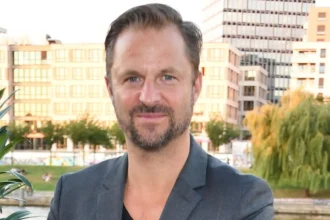 philipp hochmair ehefrau